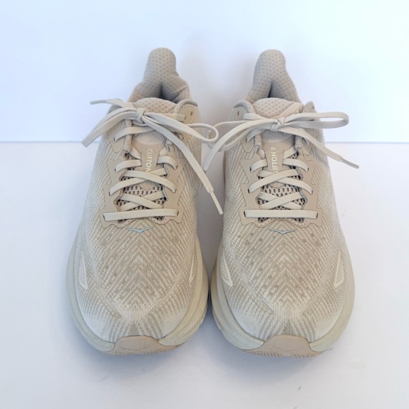Hoka Women’s Clifton 9 running shoes in beige shifting sand / eggnog, size 9.5 B - Picture 2 of 7